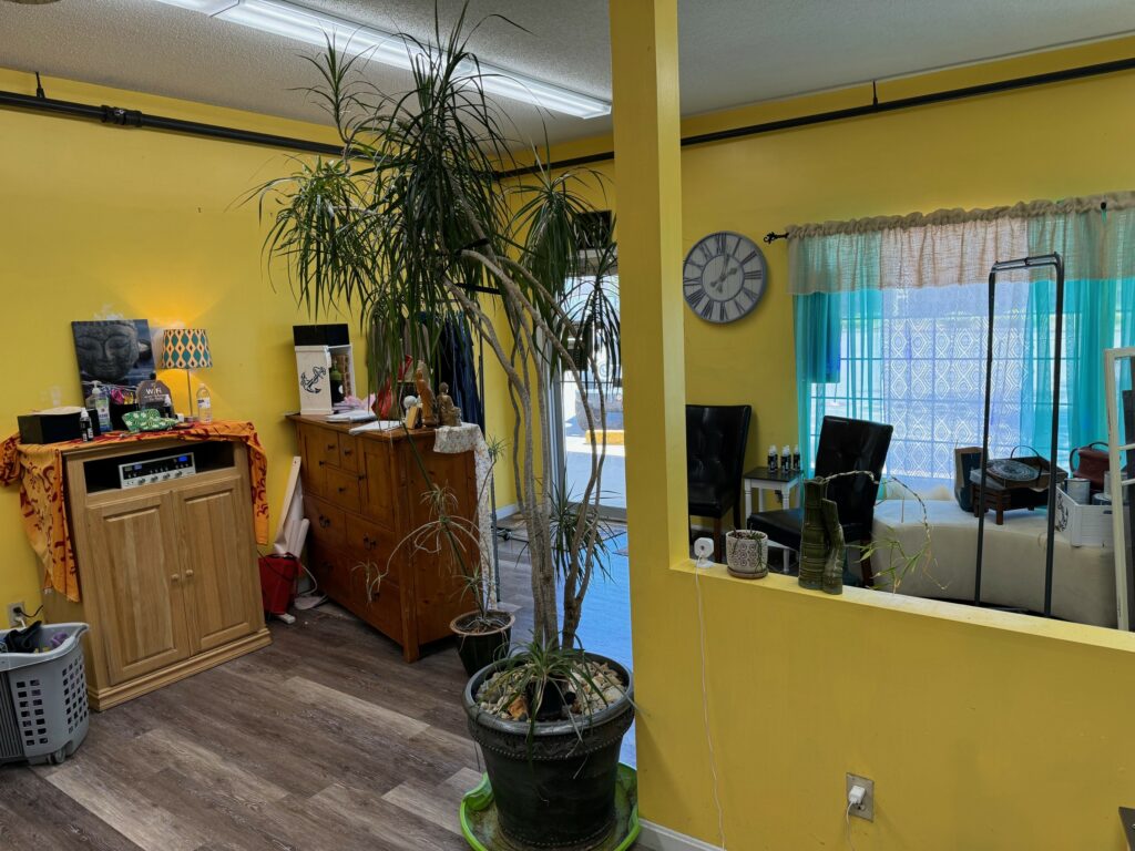 Salon / Retail space for lease